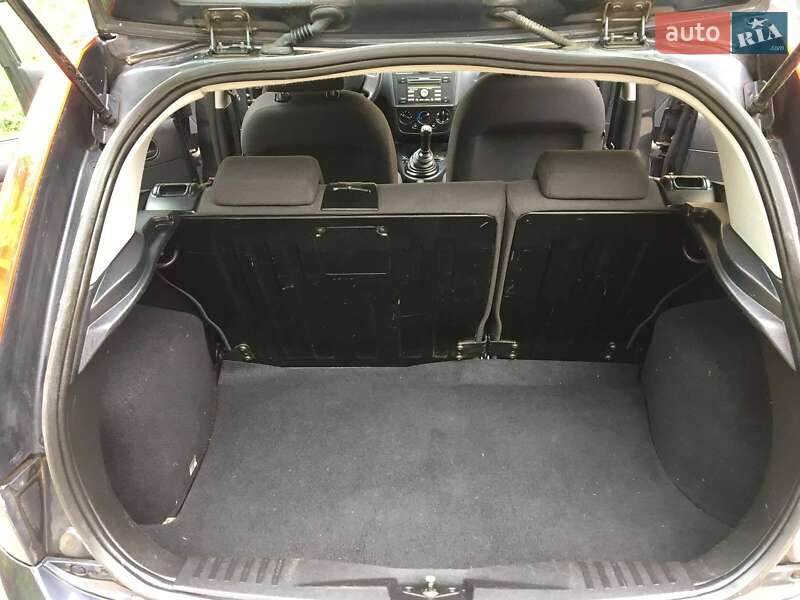 Хэтчбек Ford Fiesta 2006 в Дубно