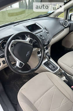 Седан Ford Fiesta 2015 в 