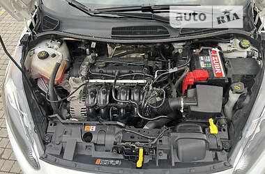 Седан Ford Fiesta 2015 в 