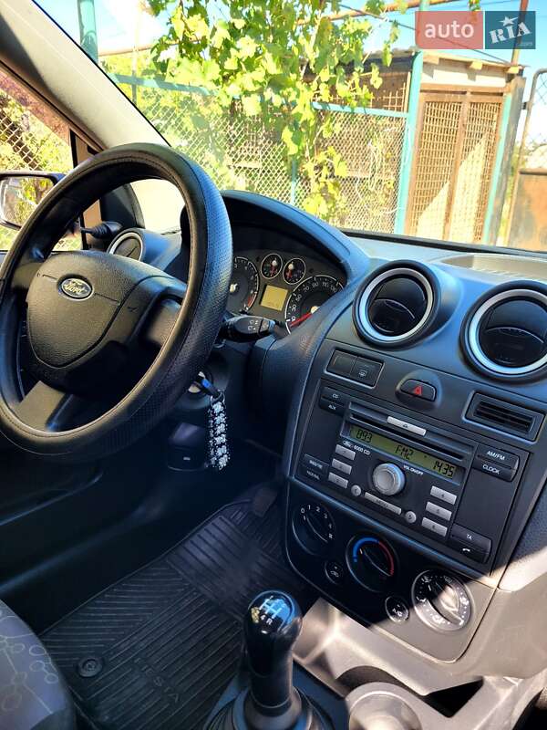 Хэтчбек Ford Fiesta 2006 в Одессе