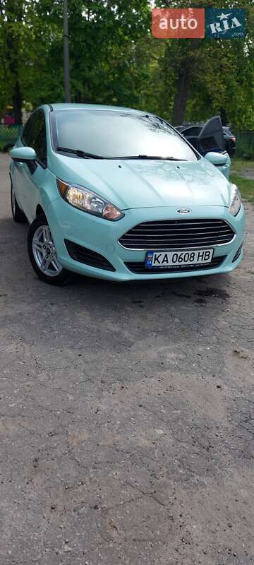Хэтчбек Ford Fiesta 2016 в Киеве