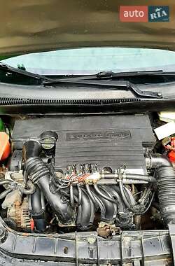 Хэтчбек Ford Fiesta 2006 в 
