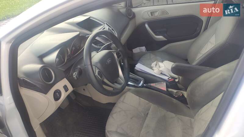 Хэтчбек Ford Fiesta 2013 в Рава-Русской