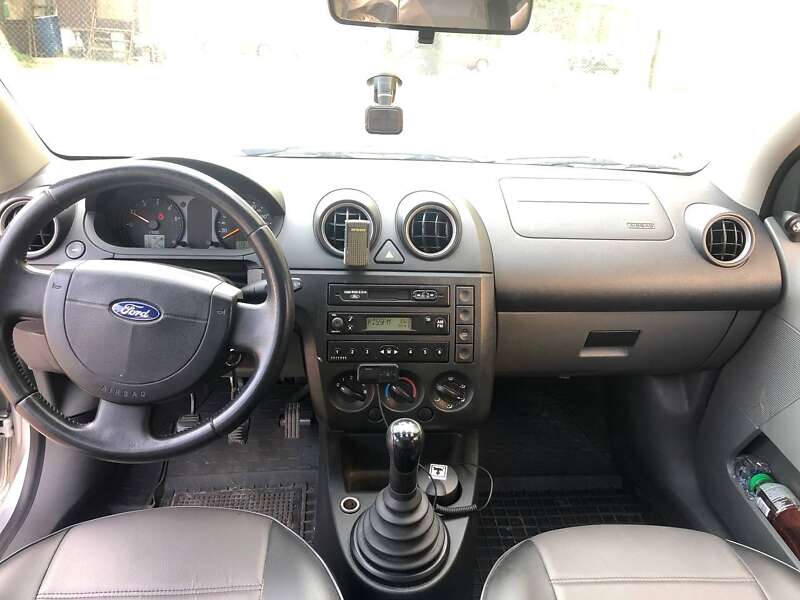 Хэтчбек Ford Fiesta 2002 в Киеве фото 6 Хэтчбек Ford Fiesta 2002 в Киеве