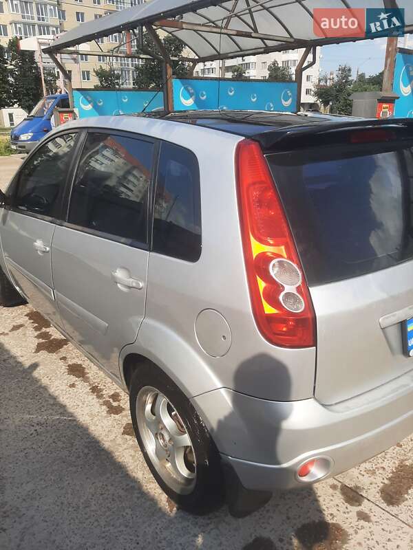 Хэтчбек Ford Fiesta 2006 в Борисполе