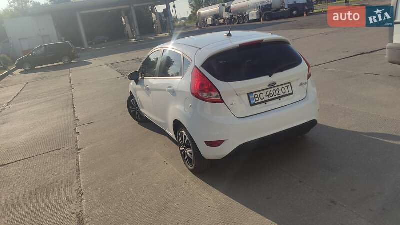 Хэтчбек Ford Fiesta 2013 в Рава-Русской