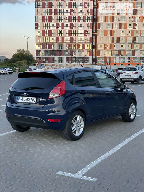 Хэтчбек Ford Fiesta 2015 в Киеве