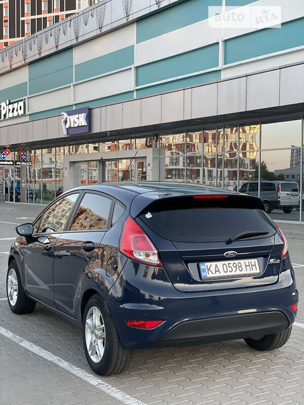 Хэтчбек Ford Fiesta 2015 в Киеве