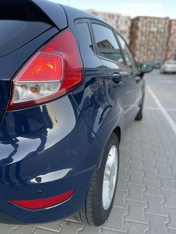 Хэтчбек Ford Fiesta 2015 в Киеве