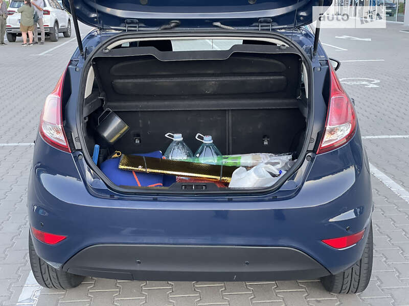 Хэтчбек Ford Fiesta 2015 в Киеве