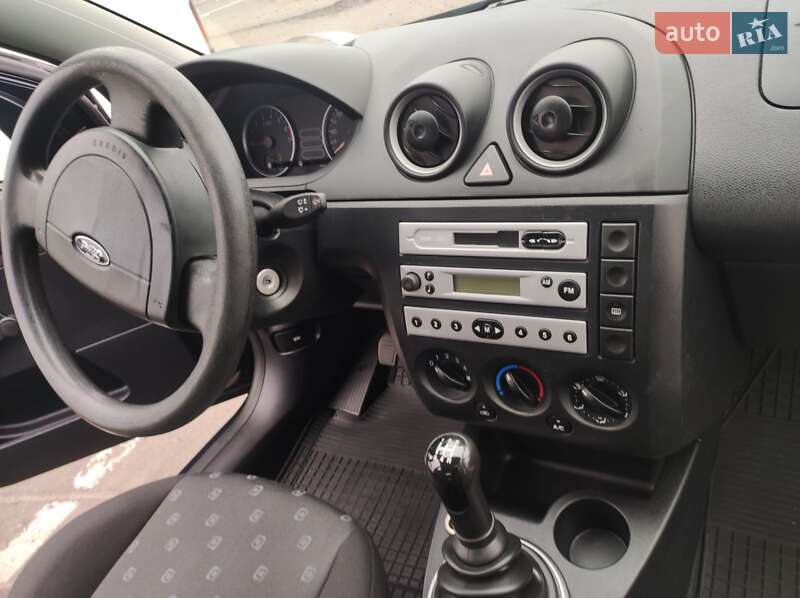 Хэтчбек Ford Fiesta 2005 в Луцке
