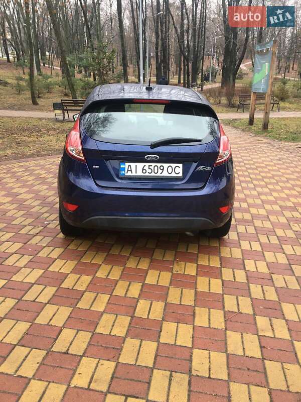 Хетчбек Ford Fiesta 2015 в Києві