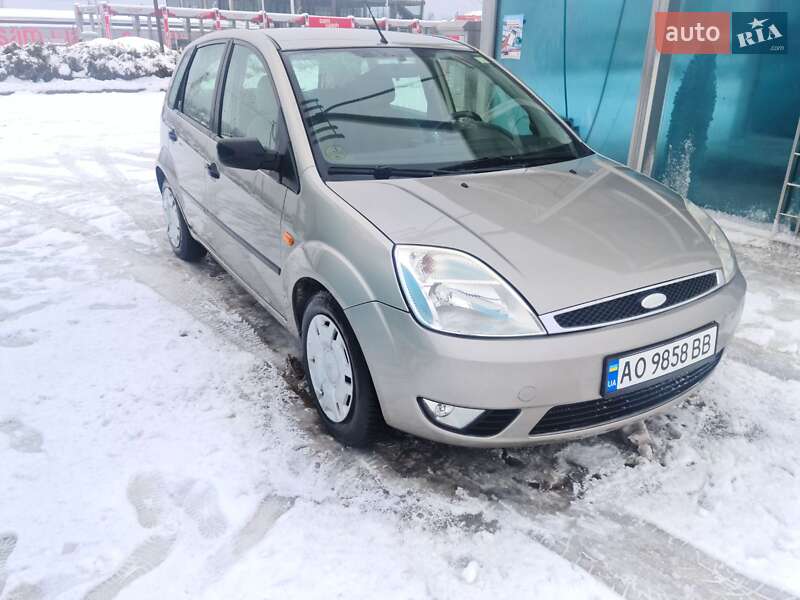 Хэтчбек Ford Fiesta 2002 в Хусте фото 2 Хэтчбек Ford Fiesta 2002 в Хусте
