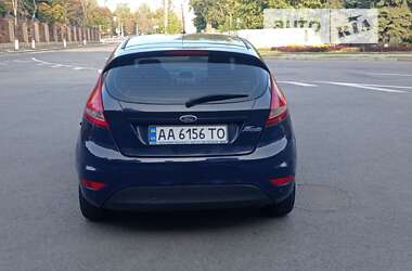 Хетчбек Ford Fiesta 2012 в 