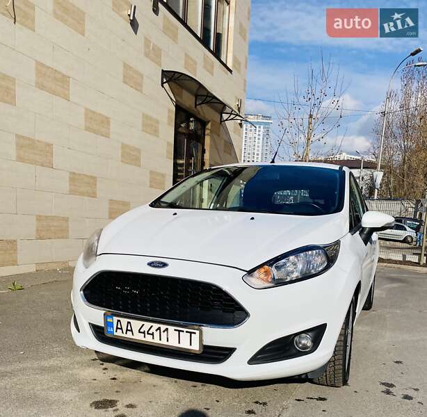 Хэтчбек Ford Fiesta 2016 в Киеве