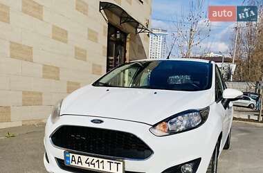 Хэтчбек Ford Fiesta 2016 в 