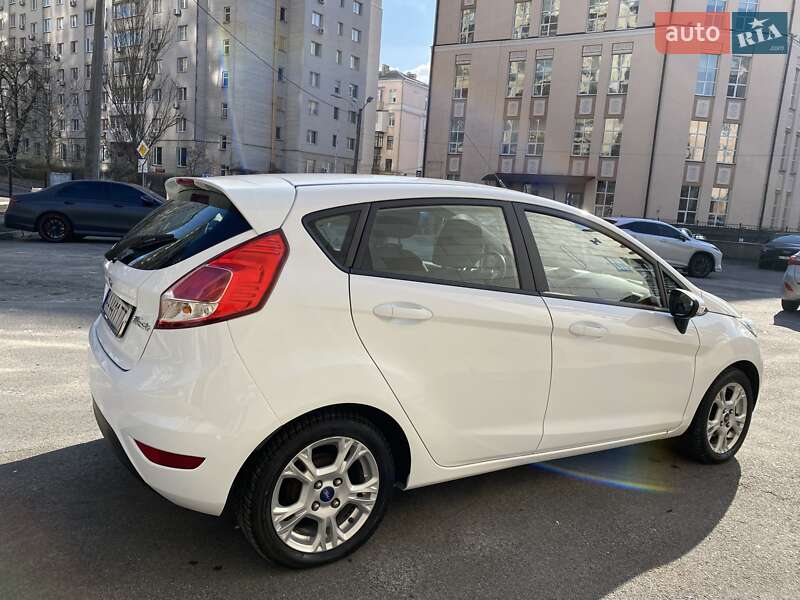 Хетчбек Ford Fiesta 2016 в Києві