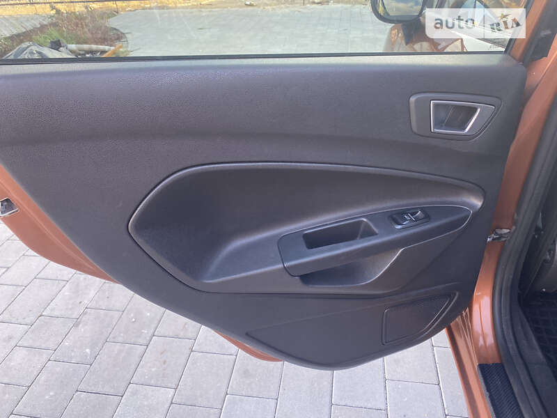 Хэтчбек Ford Fiesta 2015 в Хмельницком