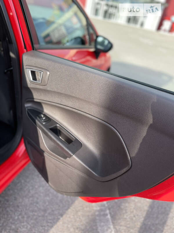 Хетчбек Ford Fiesta 2014 в Києві