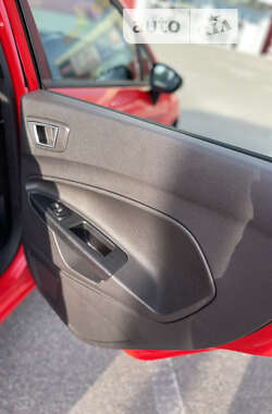 Хэтчбек Ford Fiesta 2014 в 