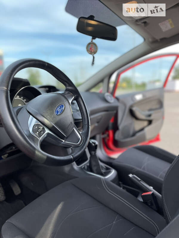Хетчбек Ford Fiesta 2014 в Києві