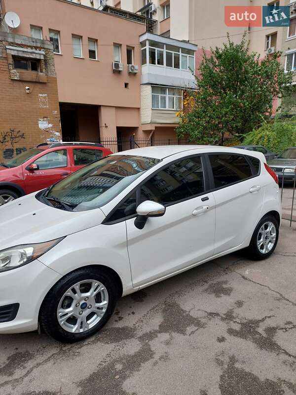 Хэтчбек Ford Fiesta 2016 в Киеве