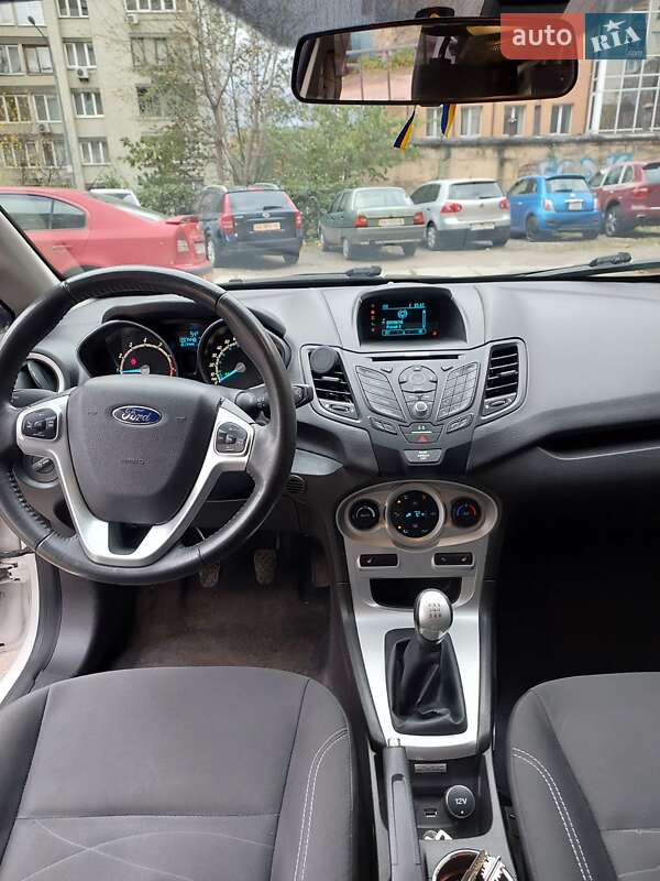 Хэтчбек Ford Fiesta 2016 в Киеве