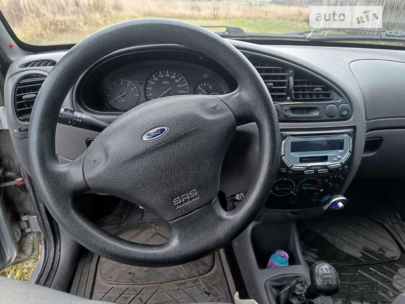 Хэтчбек Ford Fiesta 2000 в Шостке