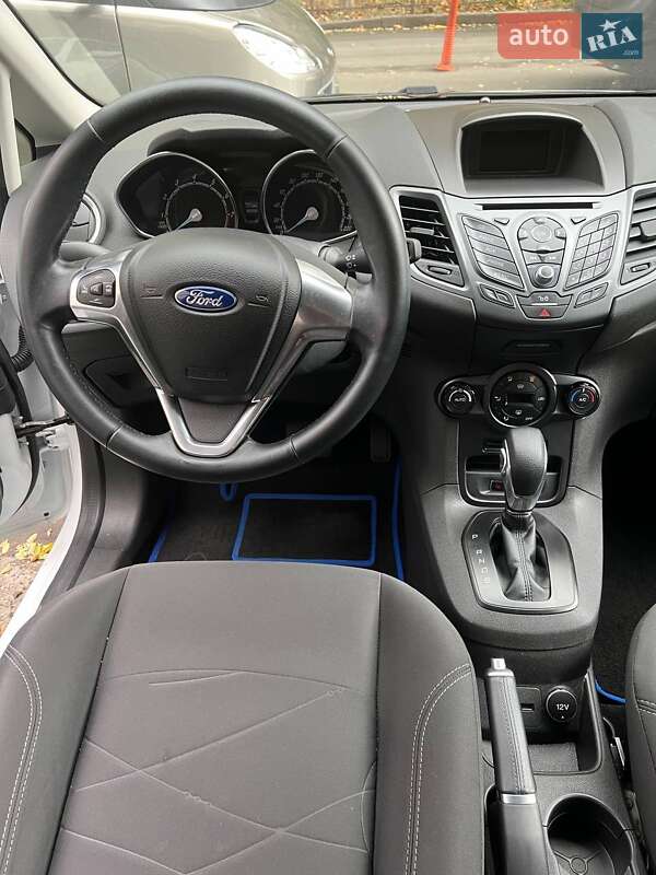 Хетчбек Ford Fiesta 2016 в Києві