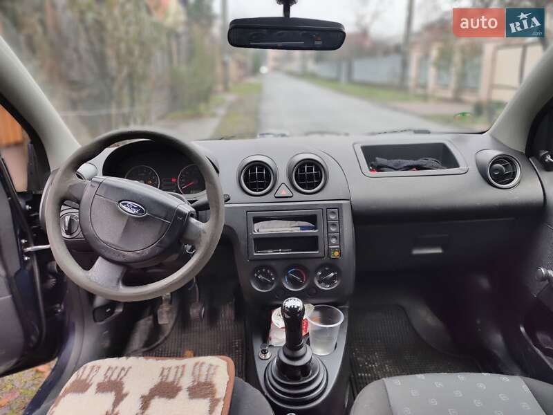 Хэтчбек Ford Fiesta 2005 в Ужгороде