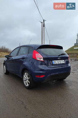 Хэтчбек Ford Fiesta 2016 в 