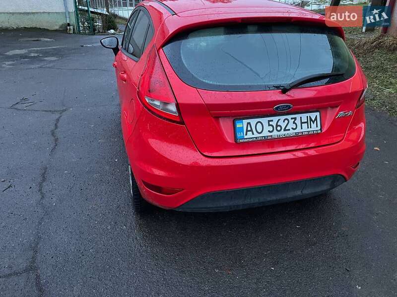 Хэтчбек Ford Fiesta 2010 в Хусте
