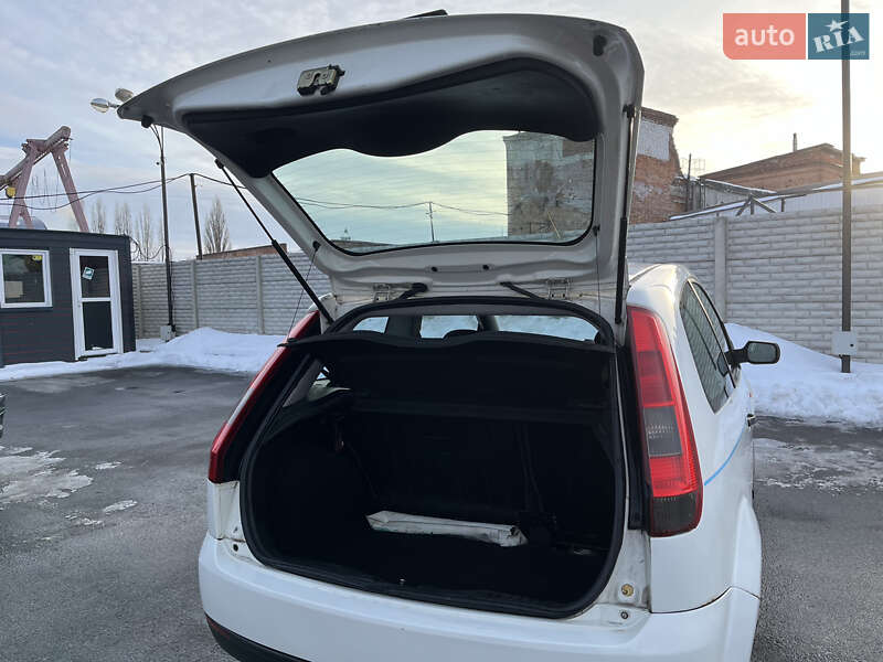 Хэтчбек Ford Fiesta 2004 в Чернигове фото 12 Хэтчбек Ford Fiesta 2004 в Чернигове