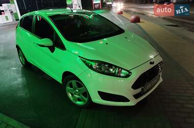 Хэтчбек Ford Fiesta 2015 в 