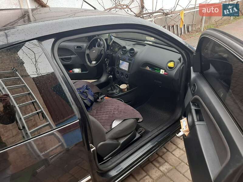 Хэтчбек Ford Fiesta 2007 в Одессе