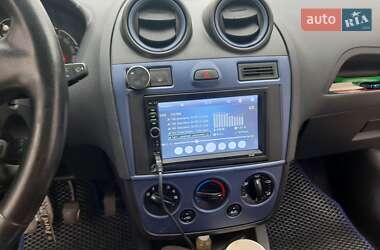 Хэтчбек Ford Fiesta 2007 в 