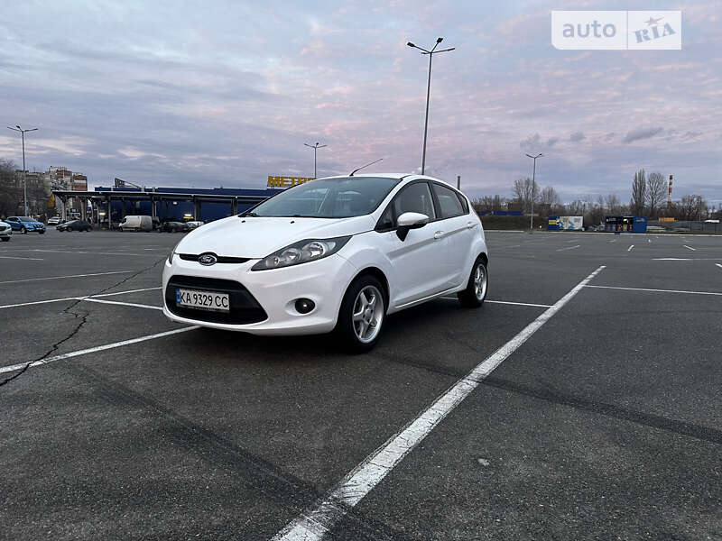 Хэтчбек Ford Fiesta 2010 в 