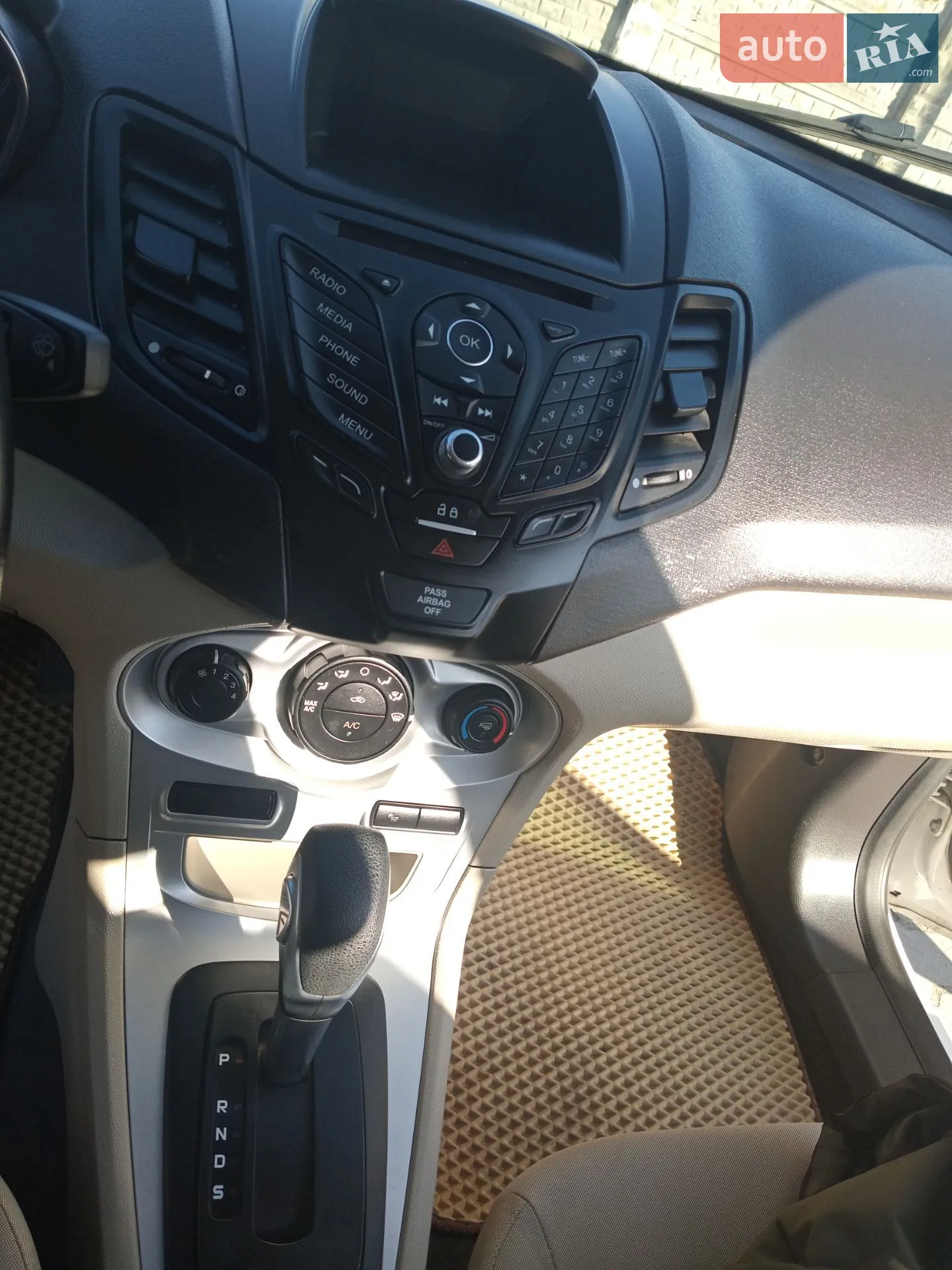 2016 Ford Fiesta - мініатюра 15