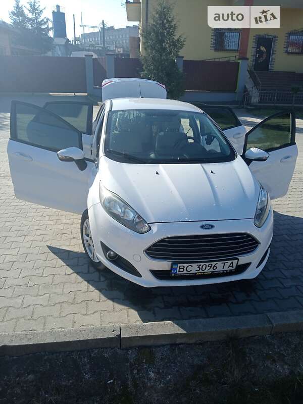 Седан Ford Fiesta 2016 в Новояворовске