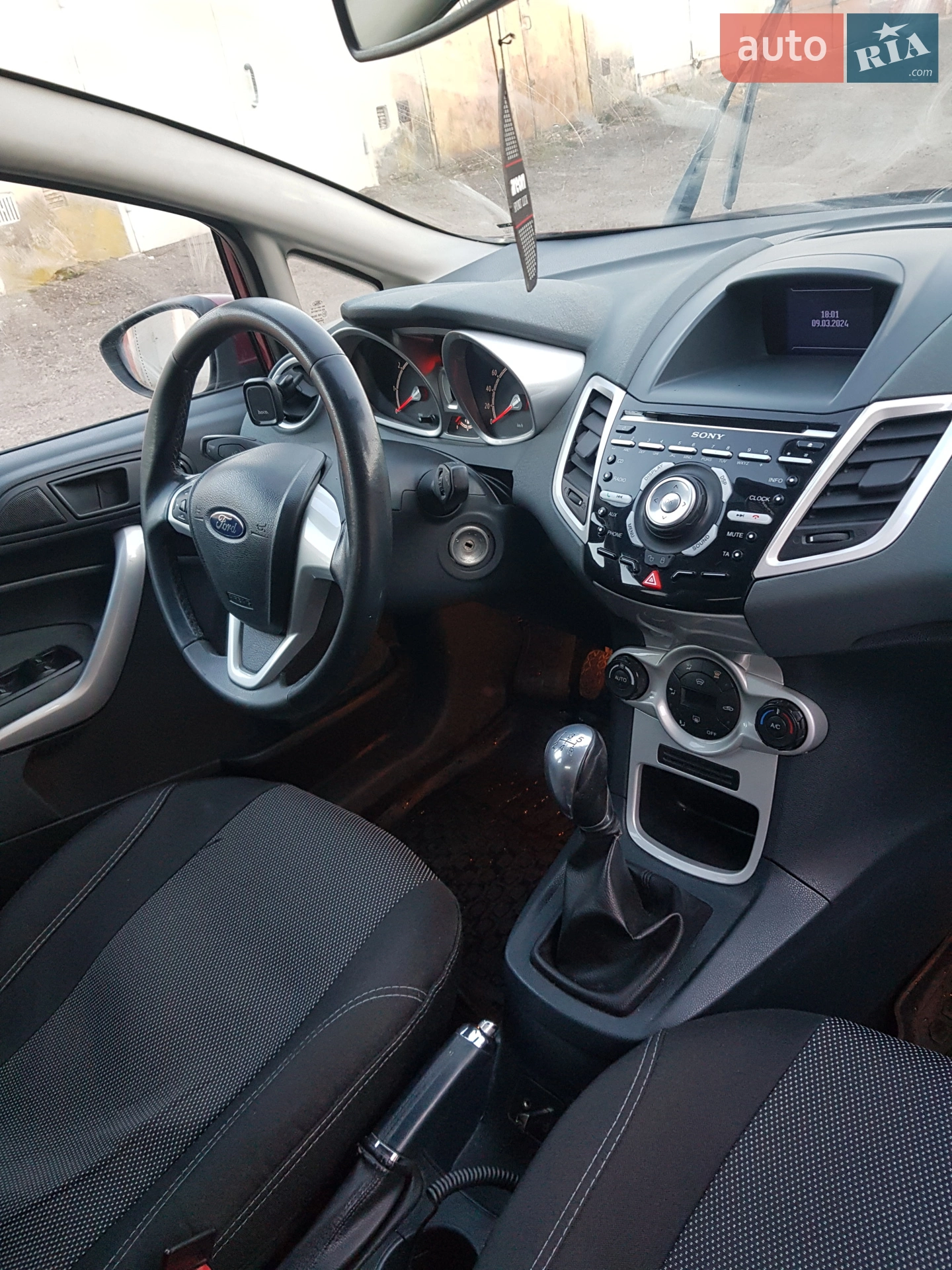 2010 Ford Fiesta - мініатюра 3