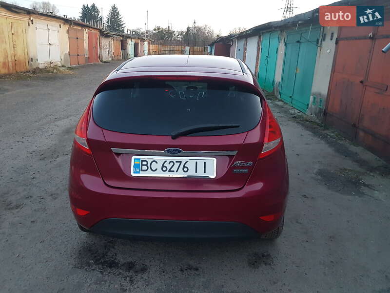 Хэтчбек Ford Fiesta 2010 в Львове
