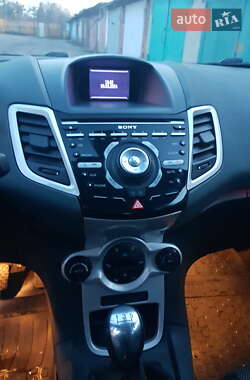 Хэтчбек Ford Fiesta 2010 в 