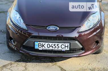 Хэтчбек Ford Fiesta 2011 в Дубно