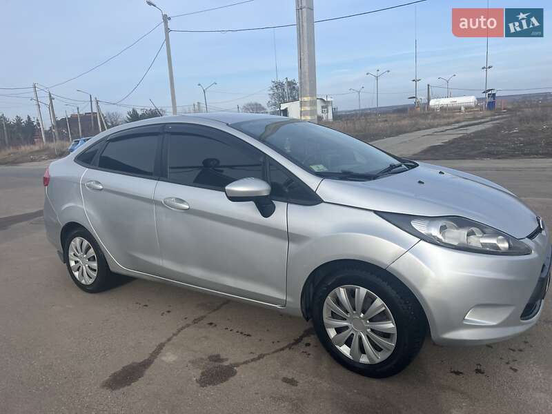 Седан Ford Fiesta 2011 в 