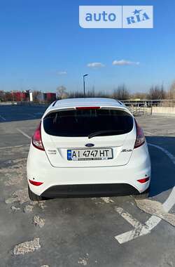 Хетчбек Ford Fiesta 2015 в Києві