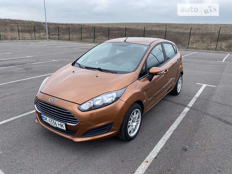 Хетчбек Ford Fiesta 2015 в Рівному