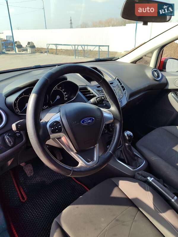 Хэтчбек Ford Fiesta 2015 в Запорожье