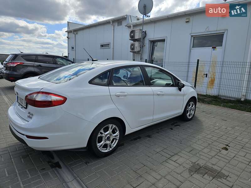 Седан Ford Fiesta 2015 в Софиевской Борщаговке