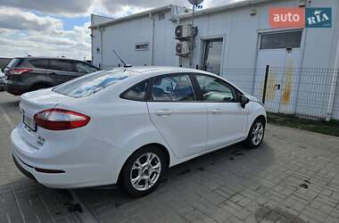 Седан Ford Fiesta 2015 в 