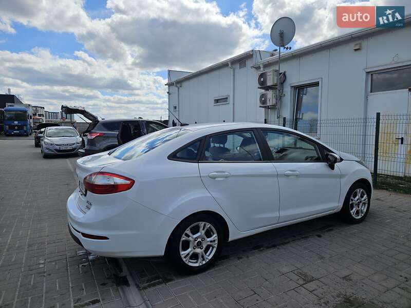 Седан Ford Fiesta 2015 в Софиевской Борщаговке